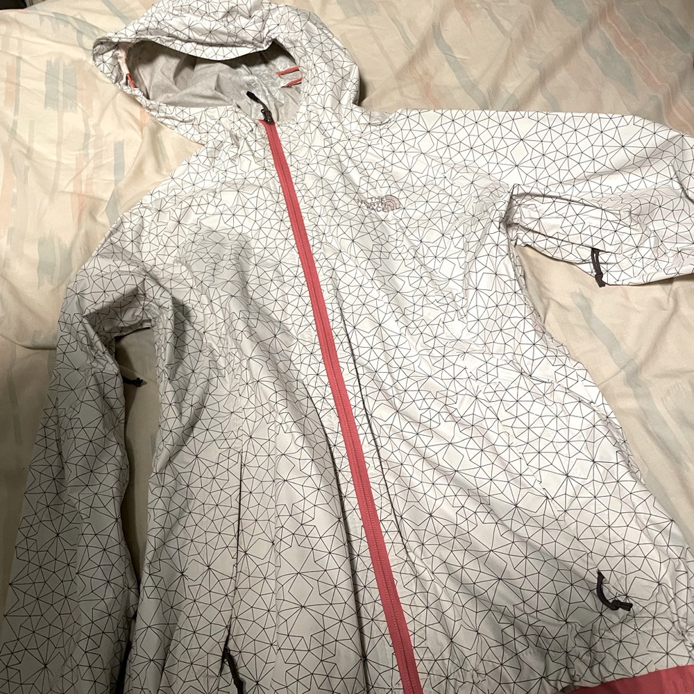 Like new north face spring/fall when proof/rain proof jacket